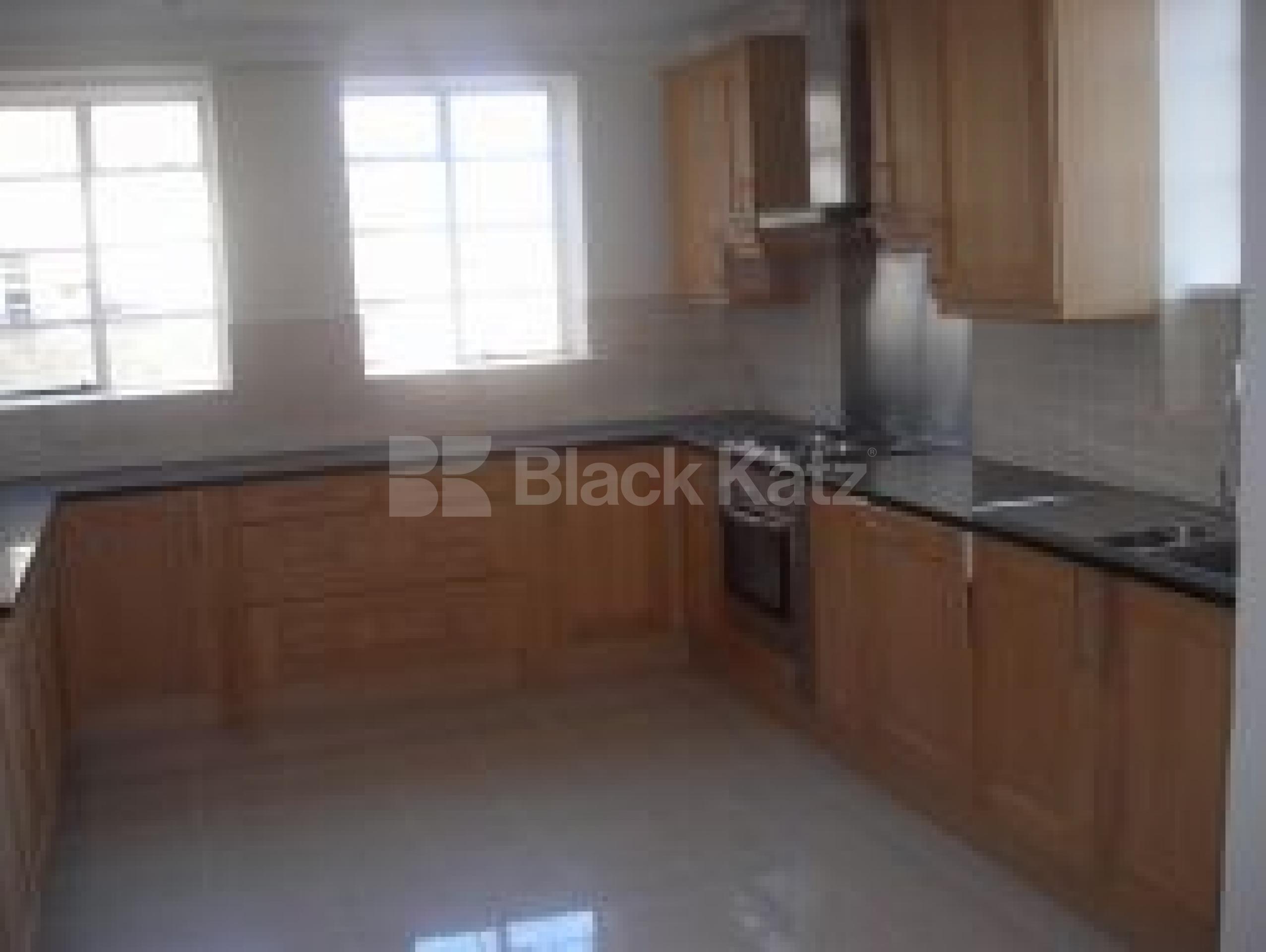 			4 Bedroom, 1 bath, 1 reception Flat			 Brown Street, MARBLE ARCH W1 w1h